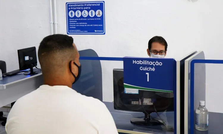 O agendamento deverá ser feito pelo site do Detran ou pelo teleatendimento