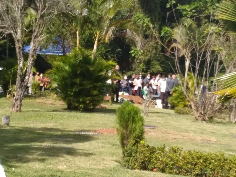 O último adeus  foi restrito a familiares e amigos próximos 