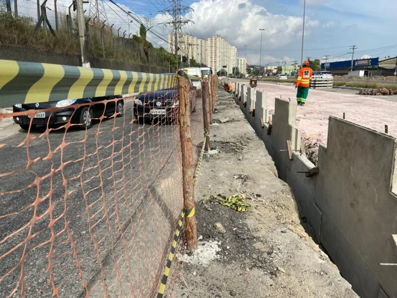 A interdição da pista central
