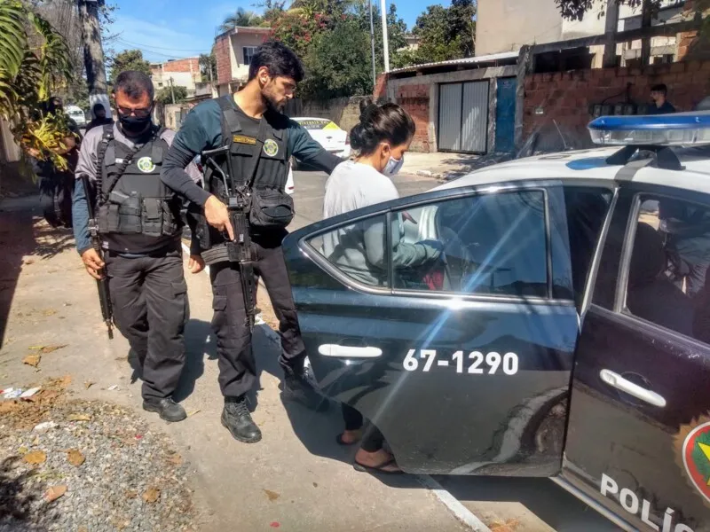 Mulher foi presa em flagrante na última terça-feira (10)