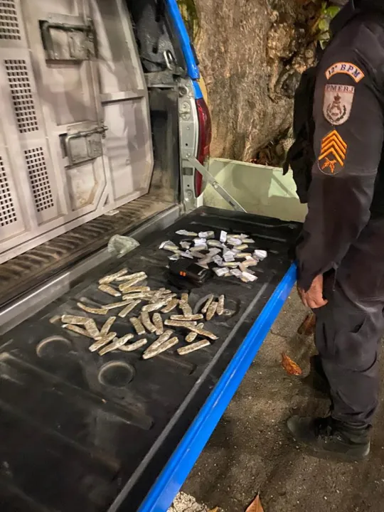 O material apreendido foi levado para a 79° DP (Jurujuba), onde o caso foi registrado