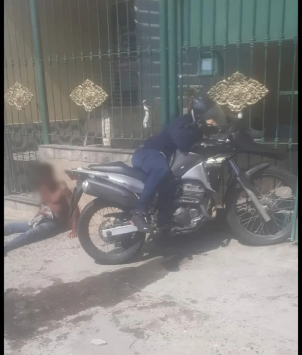 Motorista da moto morreu no local