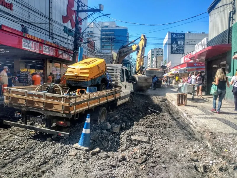 Obras do 'mercadão popular' em Alcântara