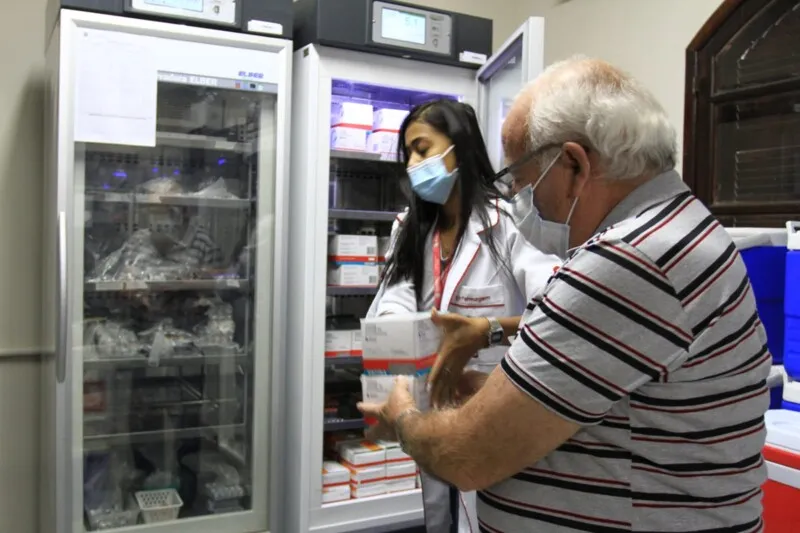 Com a chegada do novo lote de vacinas, o calendário de imunização prossegue nesta segunda-feira (23) com o grupo de 19 anos ou mais
