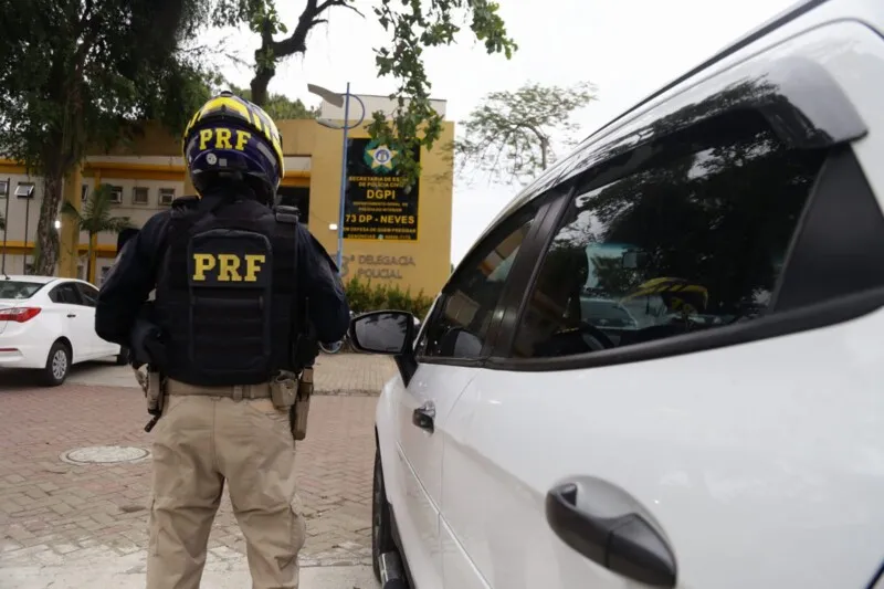 Homem foi detido por agentes da PRF