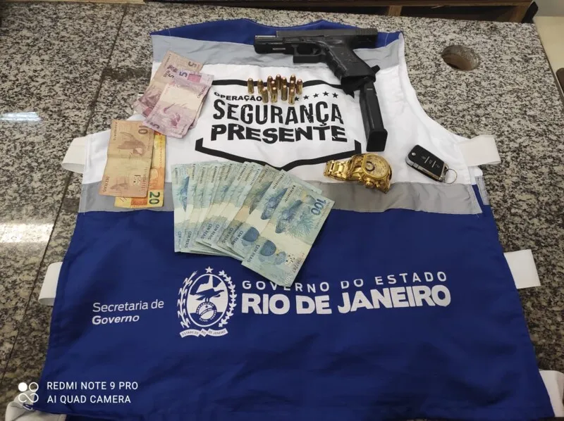 Ele tentou subornar os policiais 