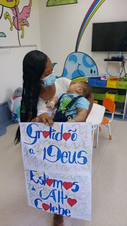 Mãe e filho precisam de ajuda para continuação do tratamento