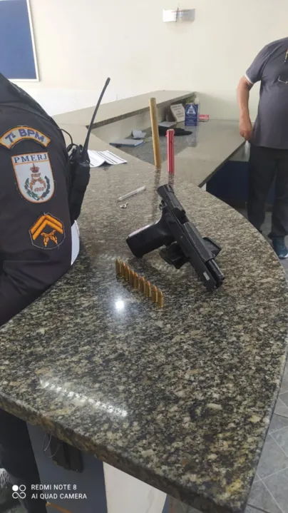 Ele foi encaminhado para a central de flagrantes da 73°DP (Neves)