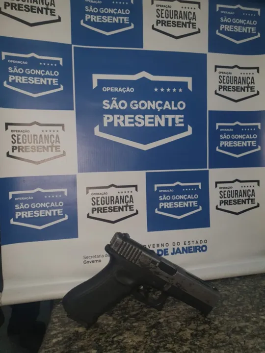 Ele estava com um simulacro de pistola 