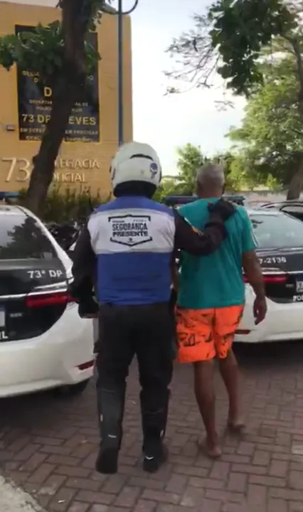 Ele foi preso nesta quinta-feira (14) logo após abordagem na Zé Garoto em SG