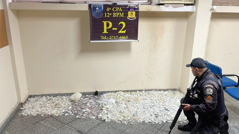 O material apreendido foi encaminhado para a 77ª DP (Icaraí), onde o caso foi registrado