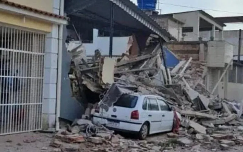 Prédio desaba na Baixada