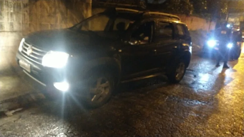 O carro foi levado para a 73ª DP (Neves)