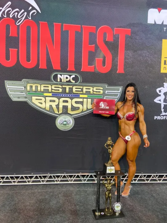 Debora Pereira, fisiculturista profissional