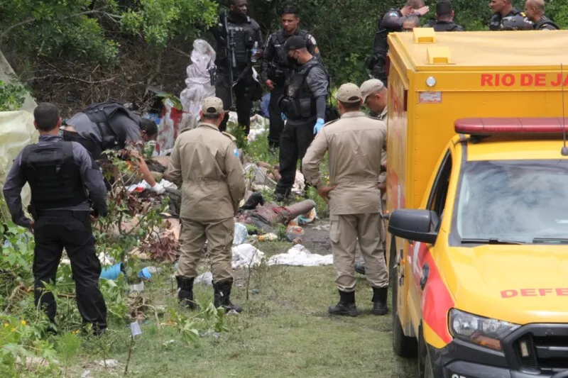 Oito corpos foram achados em uma aérea de manguezal na comunidade 
