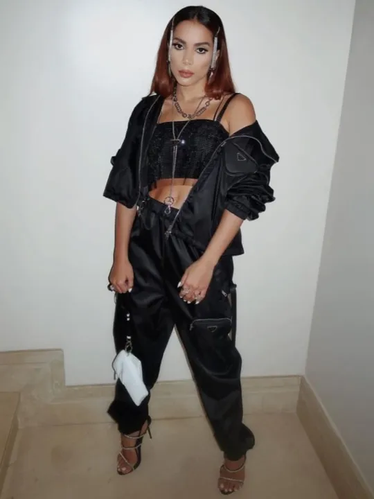 Look da cantora para participação no Podcats