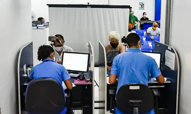 O Detran.RJ reforça que é preciso respeitar o horário agendado, sem antecipação ou atrasos, para que não ocorram filas e aglomerações
