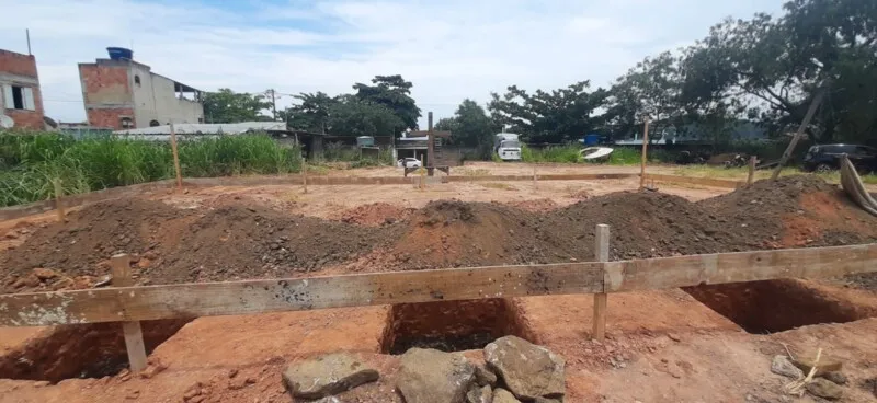 A capela segue em construção