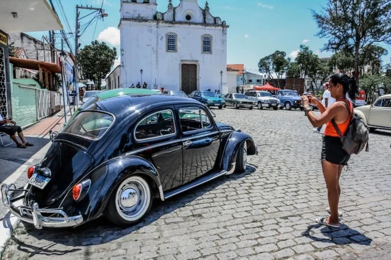 O evento reuniu mais 200 participantes com seus veículos antigos