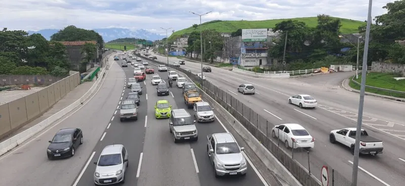 Trânsito é lento no sentido Rio