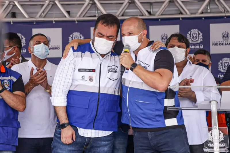 Prefeito Delaroli e governador Cláudio Castro comemoram parceria