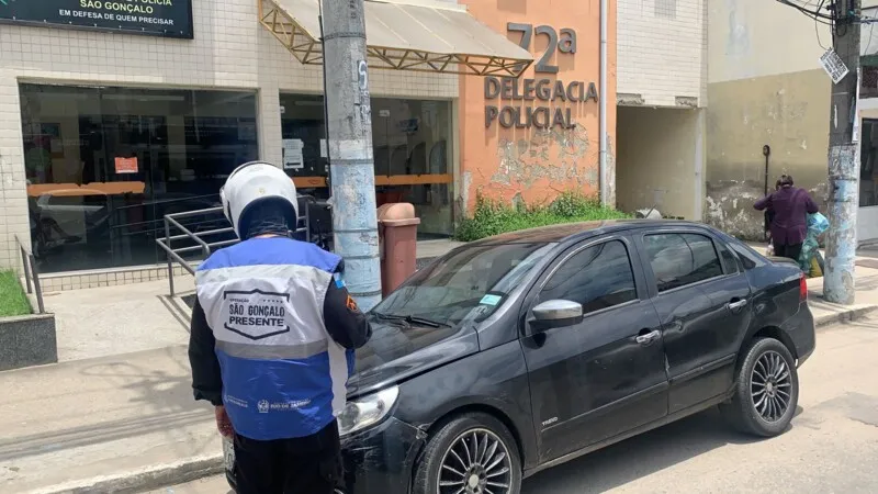 Durante patrulhamento, eles foram avisados sobre o veículo roubado