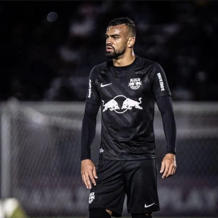 Fabrício Bruno chega para brigar pela titularidade no Flamengo