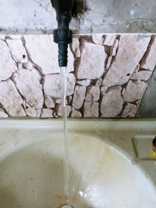 O fornecimento de água retornou no local