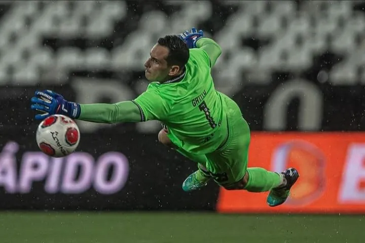 Gatito Fernández durante o clássico contra o Vasco