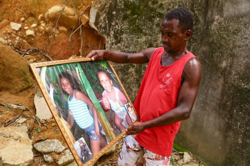 Jair viu seus sobrinhos, irmã e mãe morrerem no Bumba em 2010