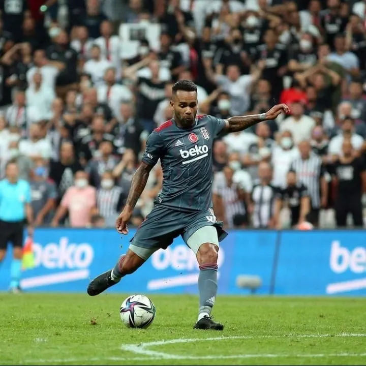 Alex Teixeira em partida pelo Besiktas, da Turquia