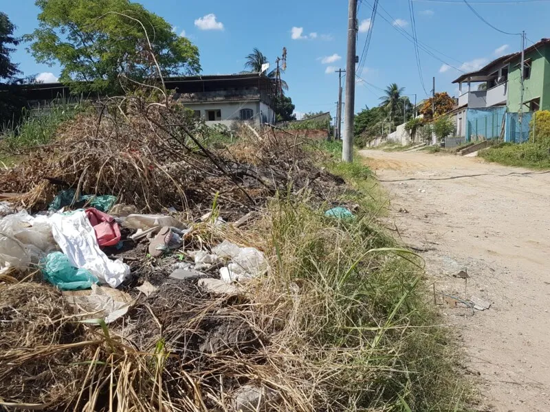 Moradores reclamam que ruas na 'parte de trás' do bairro são esquecidas pela Prefeitura