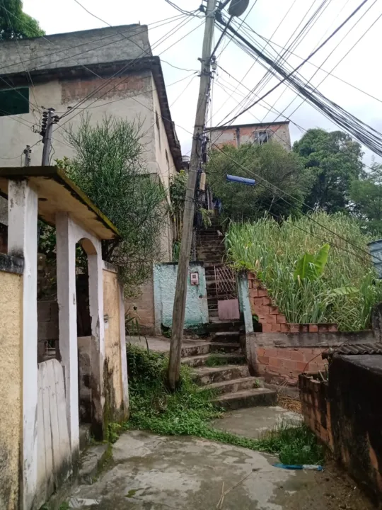 Moradores temem queda de poste em rua no Engenho Pequeno, em SG