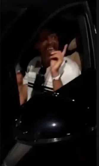 Gilvaldo Alves foi tietado por populares dentro de Porsche