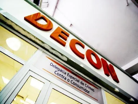 Na geladeira estavam dois frascos de toxina botulínica junto a alimentos, o que é proibido pelas normas sanitárias