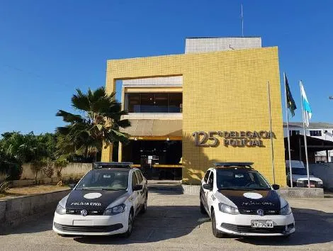 Ao ser detido, o acusado resistiu e machucou a mão do policial civil, que conseguiu imobilizar o autor