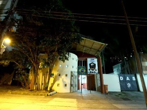 Ambos foram localizados e detidos nas proximidades da comunidade Vila Brasil, em Itaboraí
