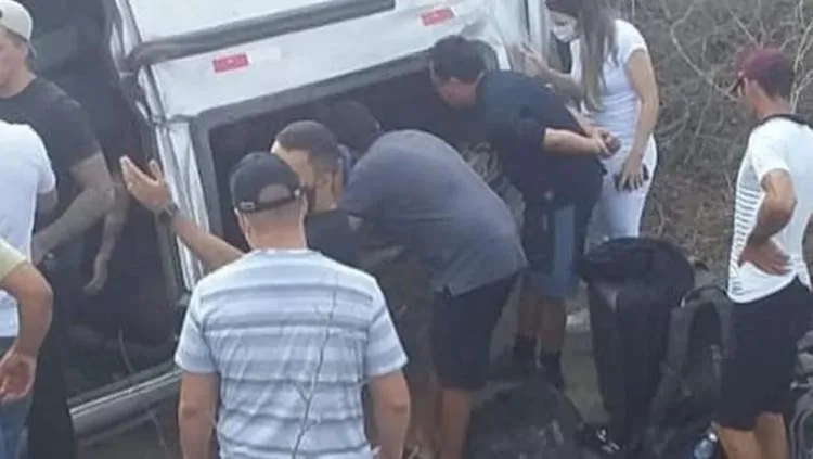 O motorista do Fiat Uno fugiu do local