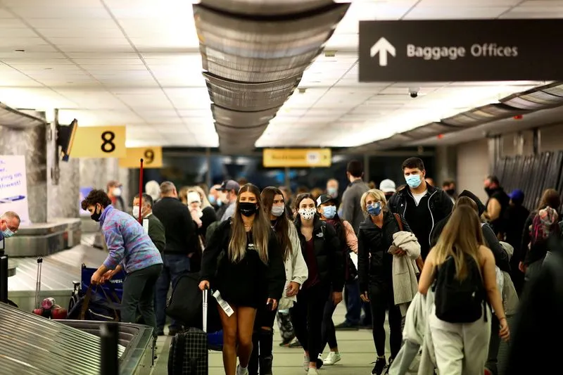 Alguns países, incluindo o Canadá e Reino Unido, estão relaxando ou suspendendo as restrições para viagens de norte- americanos vacinados
