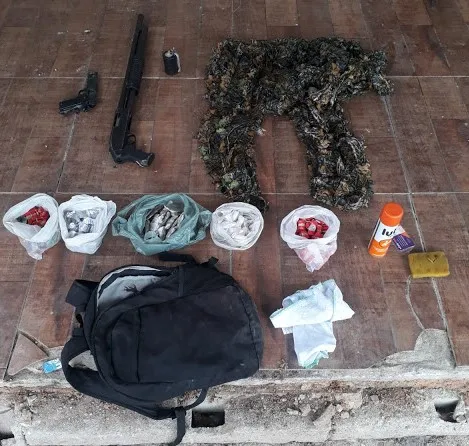 Foram apreendias armas, drogas e munição