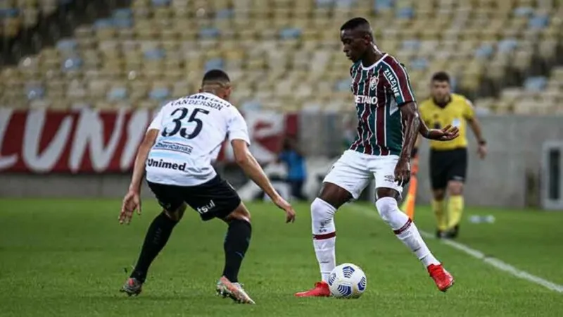 No primeiro turno, no Maracanã, o Grêmio venceu o Fluminense por 1 a 0