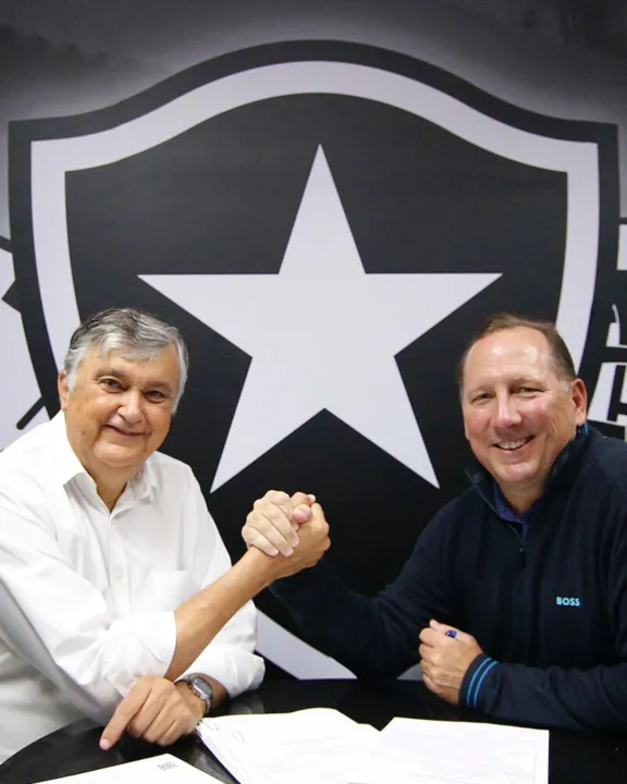 John Textor enviará mais R$ 100 milhões ao clube