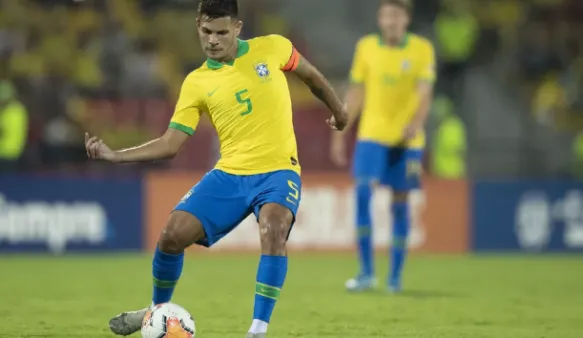 Bruno Guimarães está perto de fechar com o Newcastle