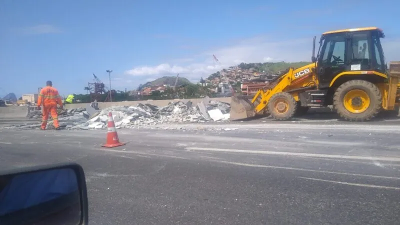 O veículo já foi removido da rodovia
