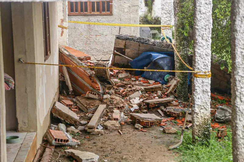 Filhas da vítima foram ao local tentar recuperar os documentos dela
