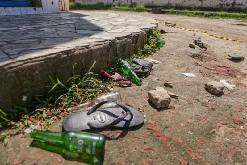 Ação criminosa deixou o local parecendo cena de guerra