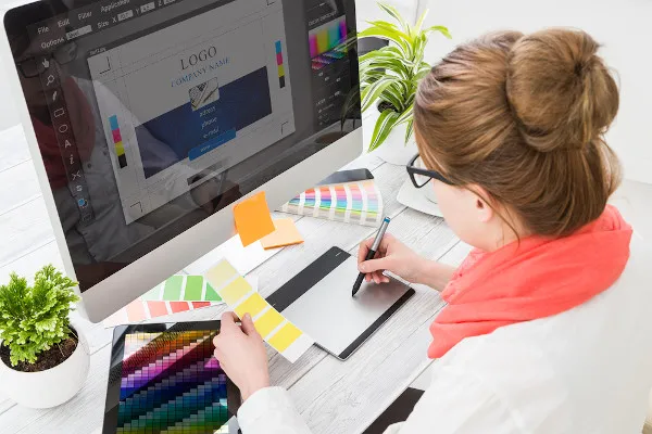 Há vaga de estágio para design gráfico e outros