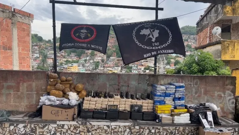 Mais de 300 quilos de maconha foram apreendidos pela polícia
