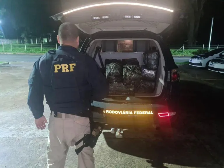 Dois homens foram presos, em Porto Real, com 170 quilos de maconha