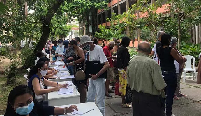 Mais de 200 pessoas tomaram sua dose de reforço nesta segunda-feira (27)